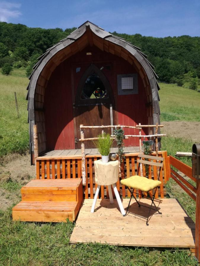 Zuruck Zur Natur - Urlaub Im Zirkuswagen, Sommeratelier Oder Schindelwagen Adenbach Exterior foto